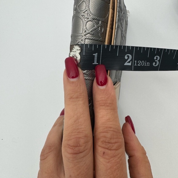 Pinky & Dianne NWOT, Spacious spacious Silver n Tan Long  Wallet with Charm - Picture 11 of 11